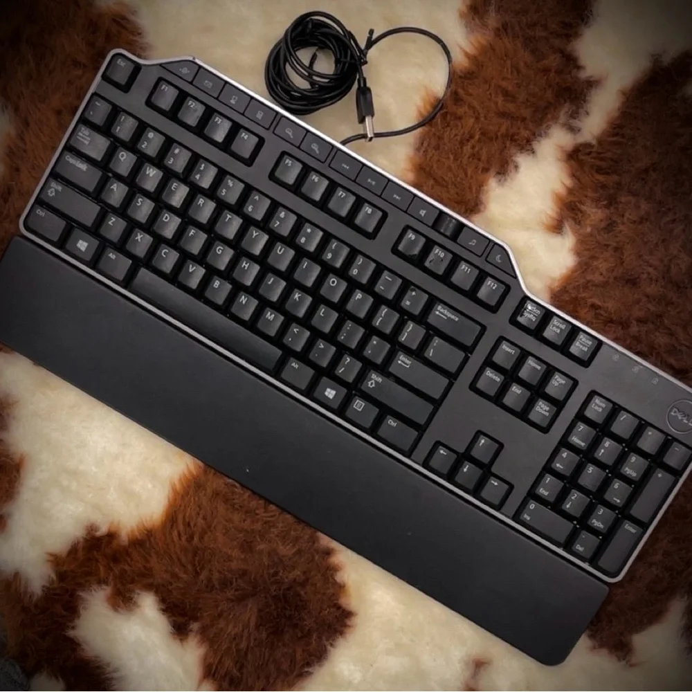 Dell Black Wired Keyboard with Wrist Rest